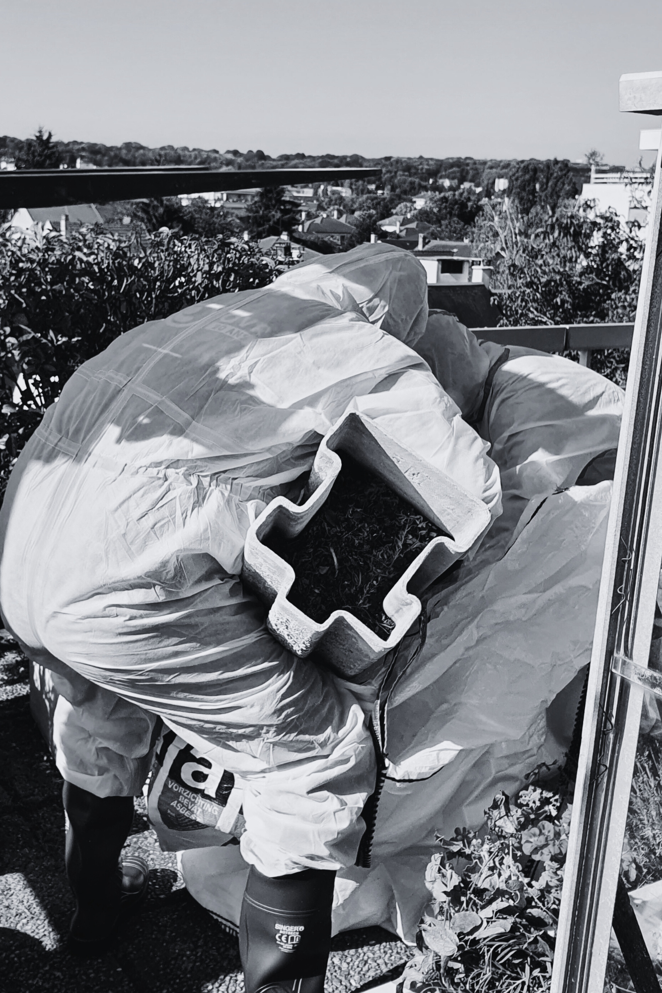 Photographie retrait jardinière en fibro-ciment amianté (AVR AMIANTE SS4)