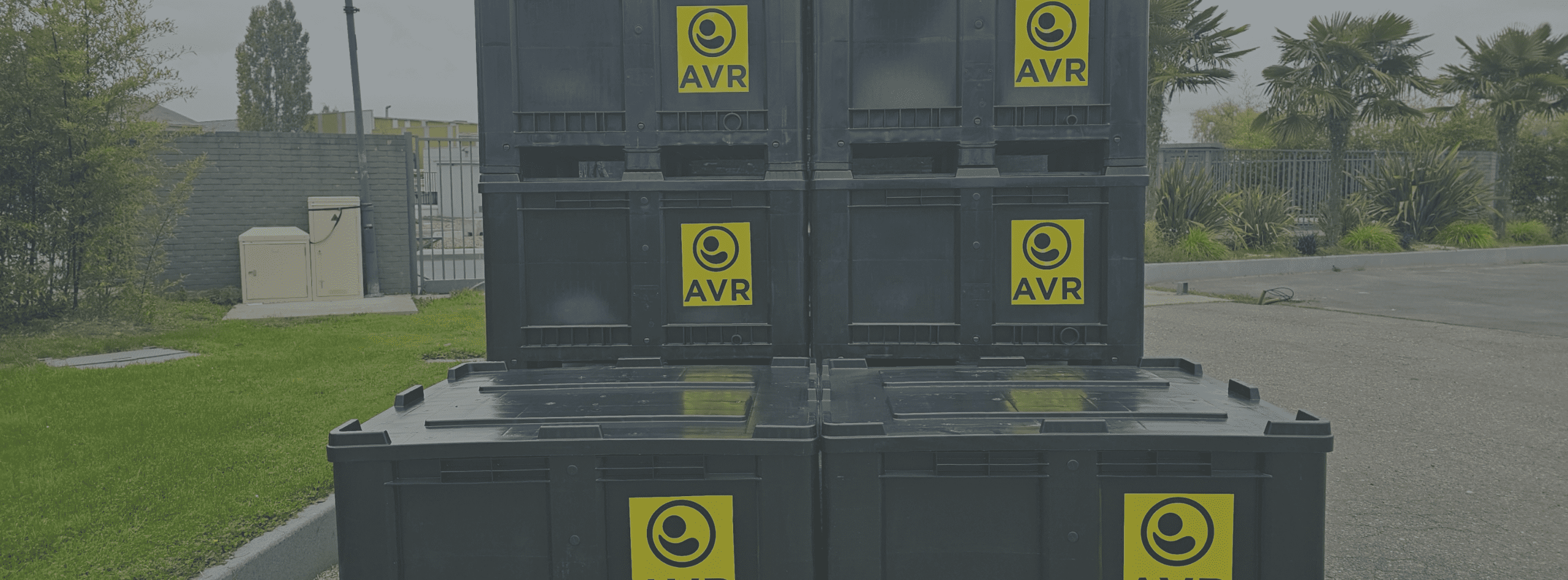 Caisse palette noir logo AVR